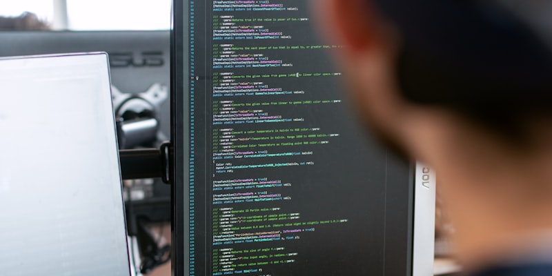 系统恢复与灾难恢复服务示意图 - 工程师修复服务器